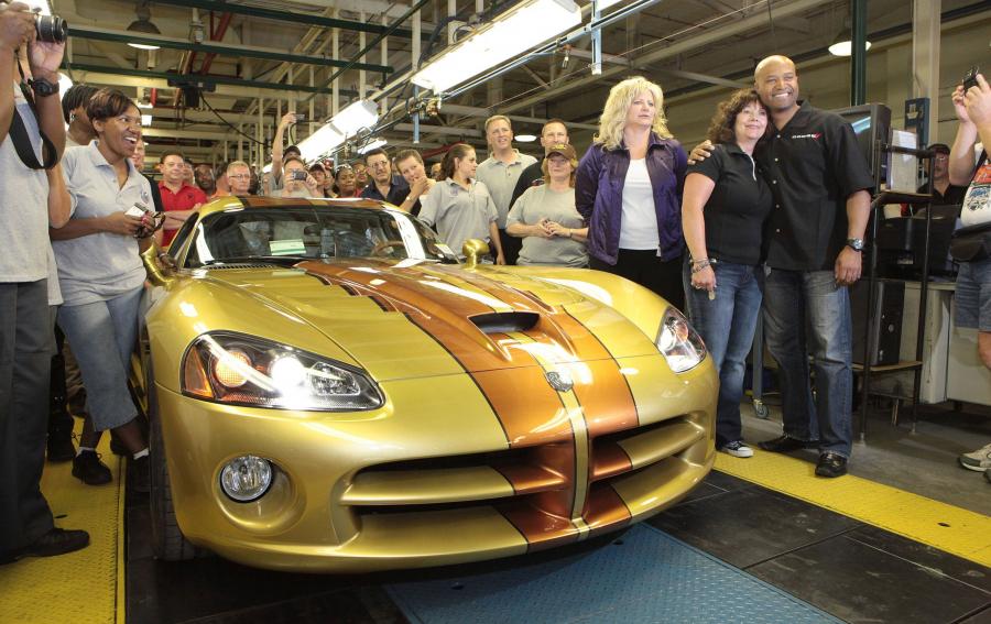  Dodge Viper Coupe Ultimate Factory Customized 2010 года  (фото 2 из 3)
